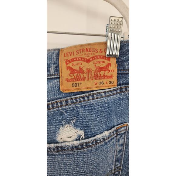 Levis 501 Men's Destroyed Medium Wash Button Fly Jeans Size 36 X 30‎ - Picture 9 of 9